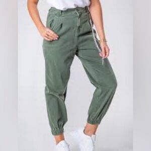 Veronica Beard tedi tapered high rise army green pants